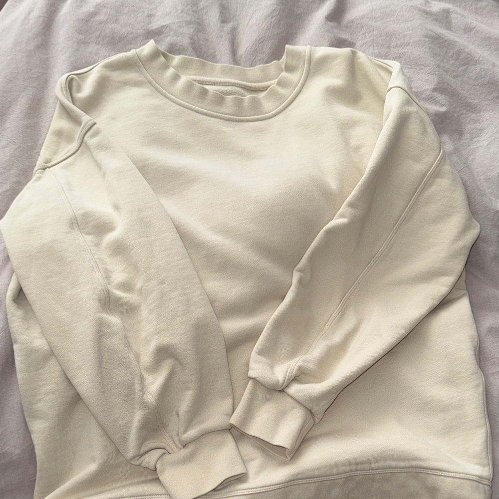 Perfectly Oversized Lulu crew neck